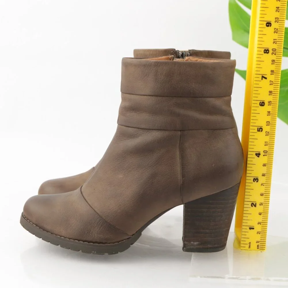 Clarks Womens Mission Zelle Boot Size 6‎ Brown Leather Block Heel Lug Sole Comfy